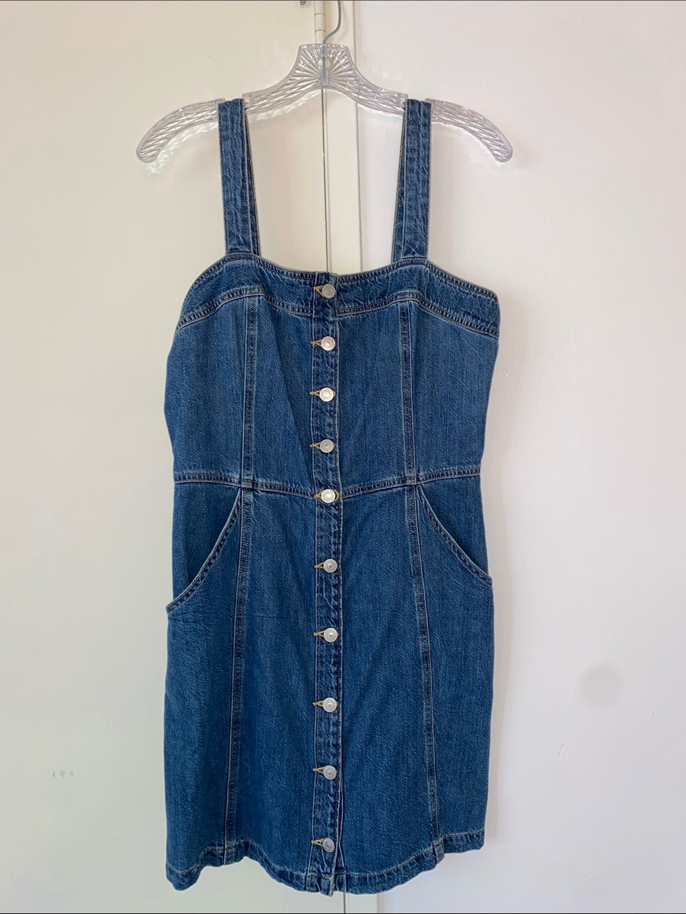 LIKE NEW Levi’s Denim tank dress with side pockets and adjustable straps. MED.